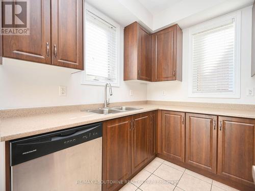 1314 Granrock Crescent, Mississauga, ON - Indoor Photo Showing Kitchen With Double Sink