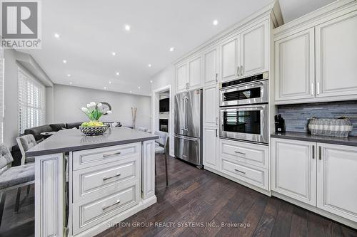 3336 Crompton Crescent, Mississauga, ON - Indoor Photo Showing Kitchen With Upgraded Kitchen
