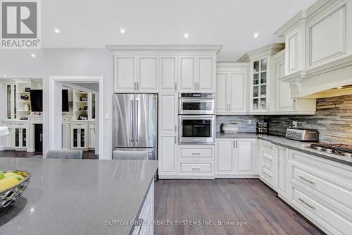3336 Crompton Crescent, Mississauga, ON - Indoor Photo Showing Kitchen With Upgraded Kitchen