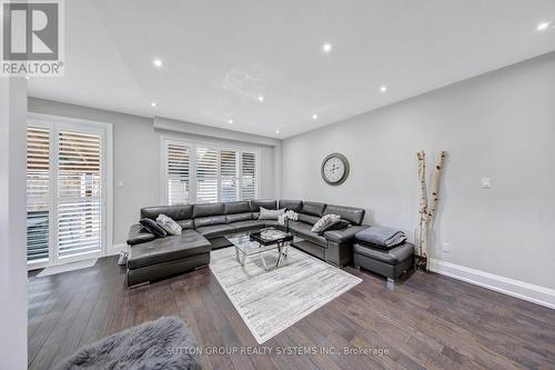 3336 Crompton Crescent, Mississauga, ON - Indoor Photo Showing Living Room
