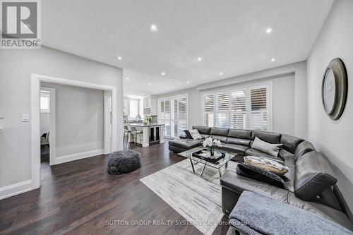 3336 Crompton Crescent, Mississauga, ON - Indoor Photo Showing Living Room