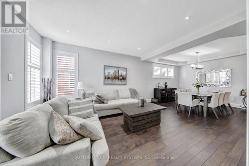 3336 Crompton Crescent, Mississauga, ON - Indoor Photo Showing Living Room