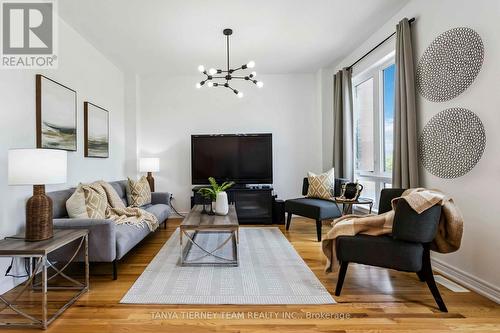 36 Dockside Way, Whitby, ON - Indoor Photo Showing Living Room