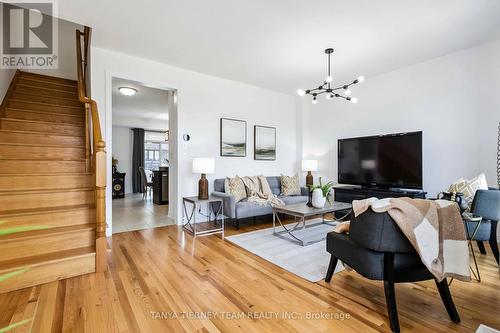 36 Dockside Way, Whitby, ON - Indoor Photo Showing Living Room