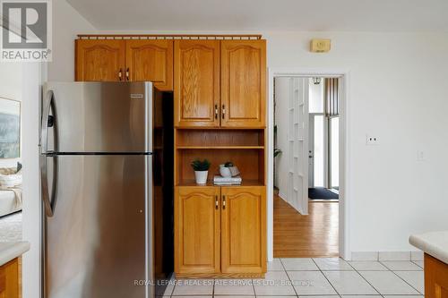 1106 Falgarwood Drive, Oakville, ON - Indoor Photo Showing Kitchen