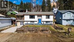 1730 Kootenay Avenue Rossland, BC V0G 1Y0