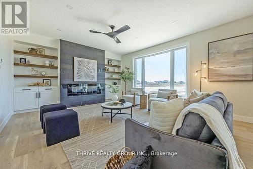 870 Lunar Drive, London North (North S), ON - Indoor Photo Showing Living Room
