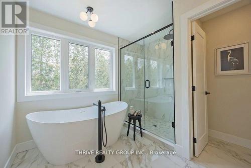 870 Lunar Drive, London North (North S), ON - Indoor Photo Showing Bathroom