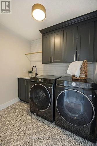 870 Lunar Drive, London North (North S), ON - Indoor Photo Showing Laundry Room