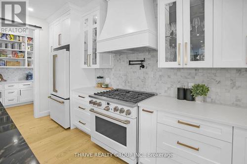 862 Lunar Drive, London North (North S), ON - Indoor Photo Showing Kitchen With Upgraded Kitchen