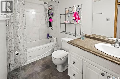 201 215 Kingsmere Boulevard, Saskatoon, SK - Indoor Photo Showing Bathroom