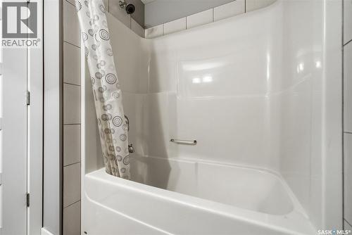 4609 Green Rock Road E, Regina, SK - Indoor Photo Showing Bathroom