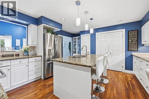 285 Glen Afton Drive, Burlington, ON - Indoor Photo Showing Kitchen With Upgraded Kitchen