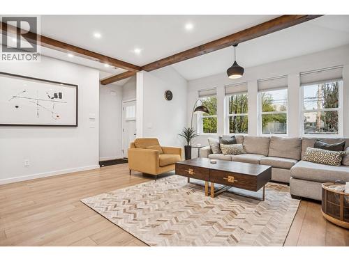 933 Mclean Drive, Vancouver, BC 