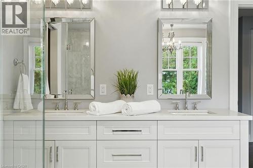 391 Patricia Drive, Burlington, ON - Indoor Photo Showing Bathroom