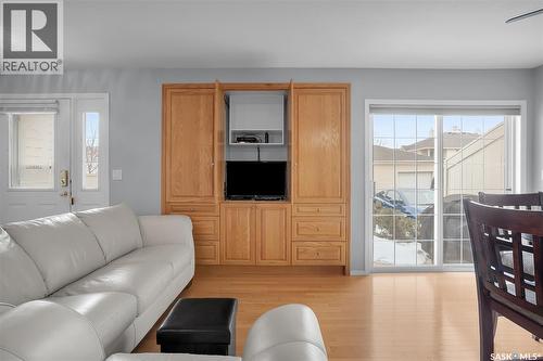 102A 425 Keevil Crescent, Saskatoon, SK - Indoor Photo Showing Living Room