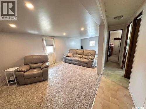 64 1St Avenue E, Leoville, SK - Indoor