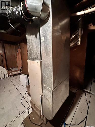 64 1St Avenue E, Leoville, SK - Indoor