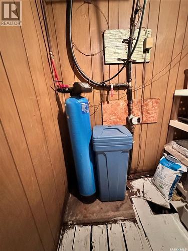 64 1St Avenue E, Leoville, SK - Indoor