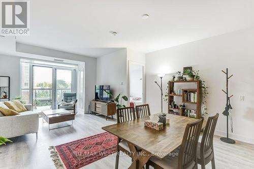 543 - 20 Inn On The Park Drive, Toronto, ON - Indoor Photo Showing Living Room
