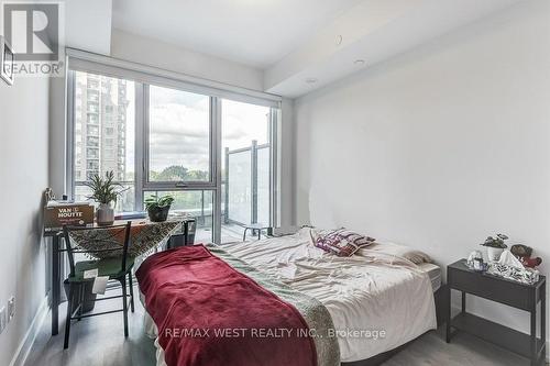 543 - 20 Inn On The Park Drive, Toronto, ON - Indoor Photo Showing Bedroom