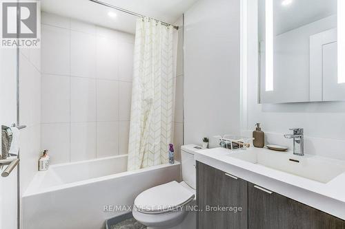 543 - 20 Inn On The Park Drive, Toronto, ON - Indoor Photo Showing Bathroom