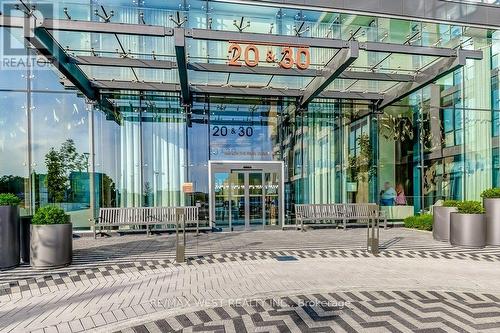 543 - 20 Inn On The Park Drive, Toronto, ON - 
