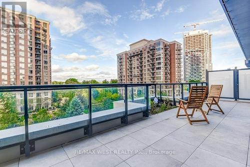 543 - 20 Inn On The Park Drive, Toronto, ON - Outdoor