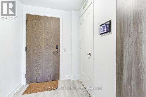543 - 20 Inn On The Park Drive, Toronto, ON - Indoor Photo Showing Other Room