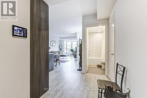 543 - 20 Inn On The Park Drive, Toronto, ON - Indoor