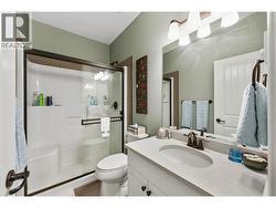 Upper level main bath - 