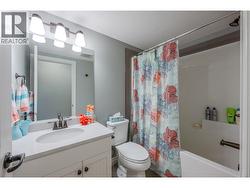 Lower level full bath - 