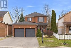 9 ROYAL PINES COURT Clarington (Bowmanville), ON L1C 4P4