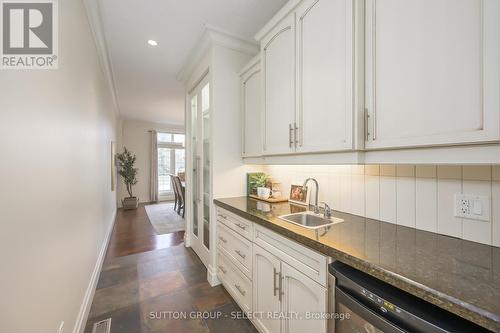 1615 Wickerson Gate, London South (South K), ON - Indoor Photo Showing Kitchen