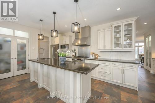 1615 Wickerson Gate, London South (South K), ON - Indoor Photo Showing Kitchen With Upgraded Kitchen