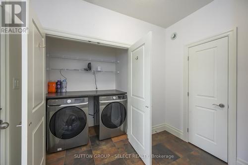1615 Wickerson Gate, London South (South K), ON - Indoor Photo Showing Laundry Room