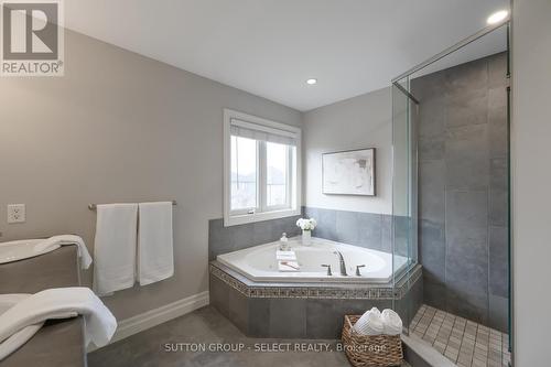 1615 Wickerson Gate, London South (South K), ON - Indoor Photo Showing Bathroom
