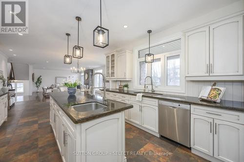 1615 Wickerson Gate, London South (South K), ON - Indoor Photo Showing Kitchen With Upgraded Kitchen