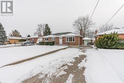 UPPER - 177 MYRTLE STREET St. Thomas, ON N5R 2G8