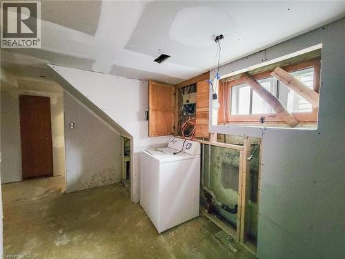 208 East 32Nd Street, Hamilton, ON - Indoor Photo Showing Laundry Room