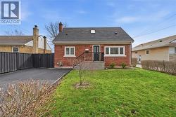 211 ROSEDALE Avenue Hamilton, ON L8K 4N6