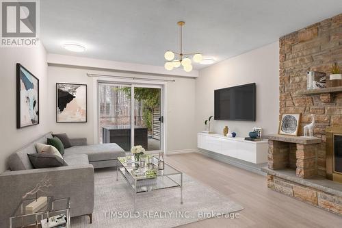 83 Senator Reesor'S Drive, Markham, ON - Indoor Photo Showing Living Room