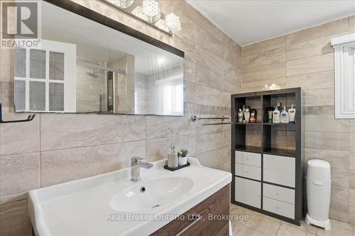 9 Holm Street, Cambridge, ON - Indoor Photo Showing Bathroom