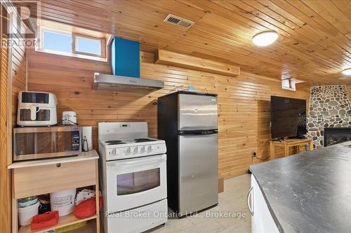9 Holm Street, Cambridge, ON - Indoor Photo Showing Kitchen