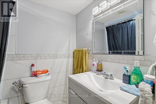 9 Holm Street, Cambridge, ON - Indoor Photo Showing Bathroom
