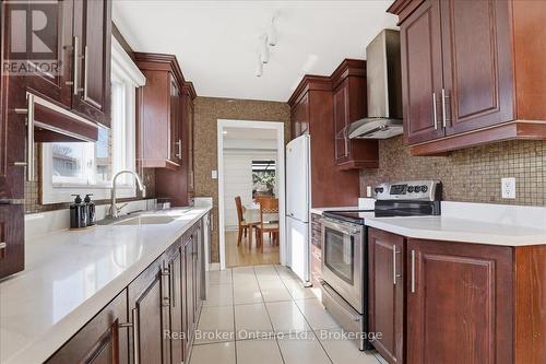 9 Holm Street, Cambridge, ON - Indoor Photo Showing Kitchen