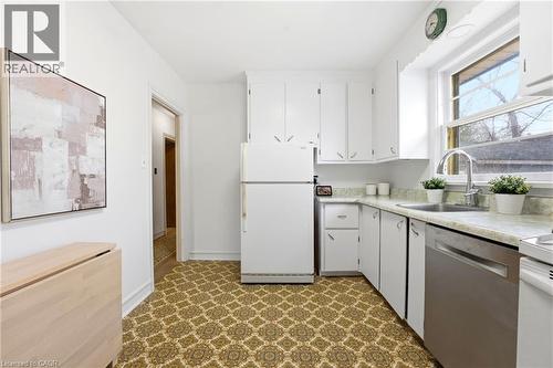 82 Glenview Avenue, Cambridge, ON - Indoor Photo Showing Kitchen