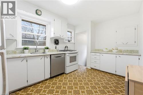 82 Glenview Avenue, Cambridge, ON - Indoor Photo Showing Kitchen