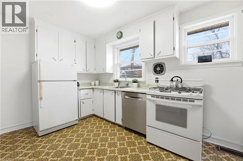 82 Glenview Avenue, Cambridge, ON - Indoor Photo Showing Kitchen