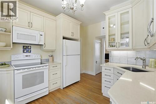 921 10Th Avenue N, Saskatoon, SK - Indoor Photo Showing Kitchen